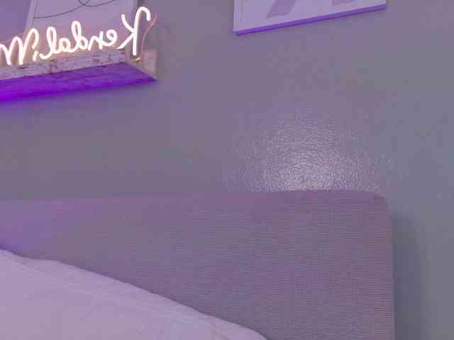 Kendalmiller webcam