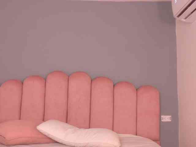 Kendalmiller webcam