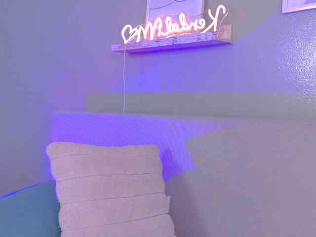 Kendalmiller webcam