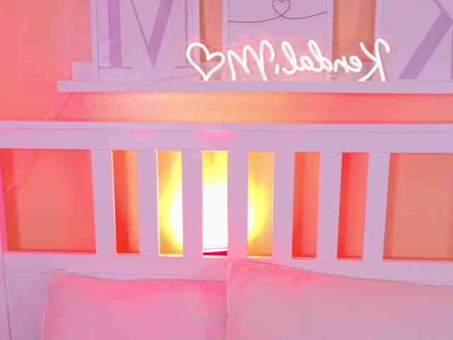 Kendalmiller webcam