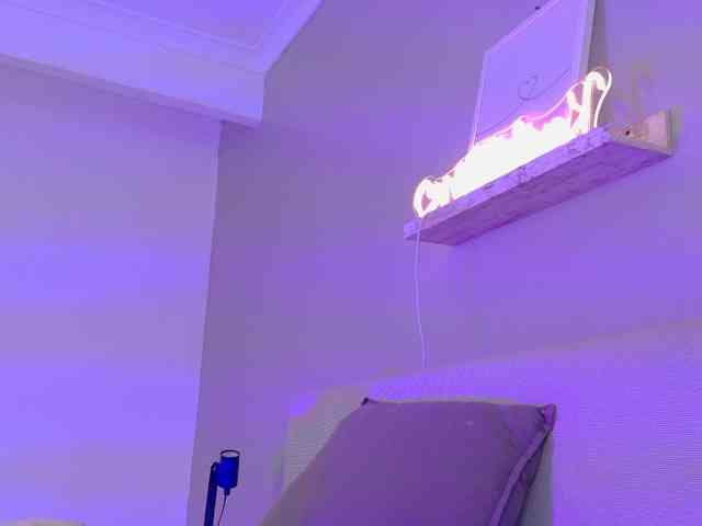 Kendalmiller webcam