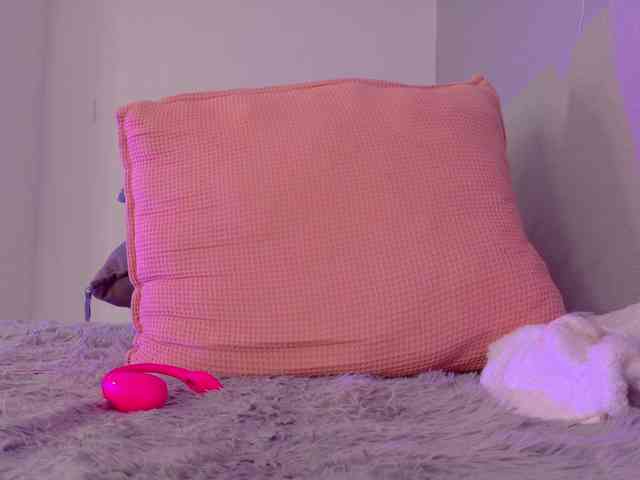 Kendalmiller webcam