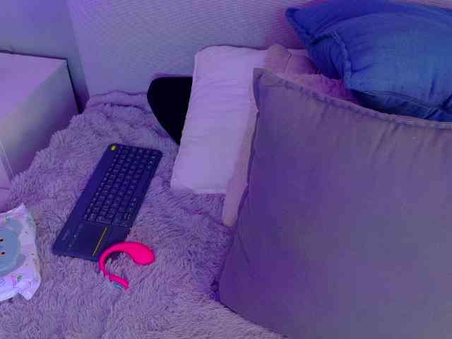 Kendalmiller webcam