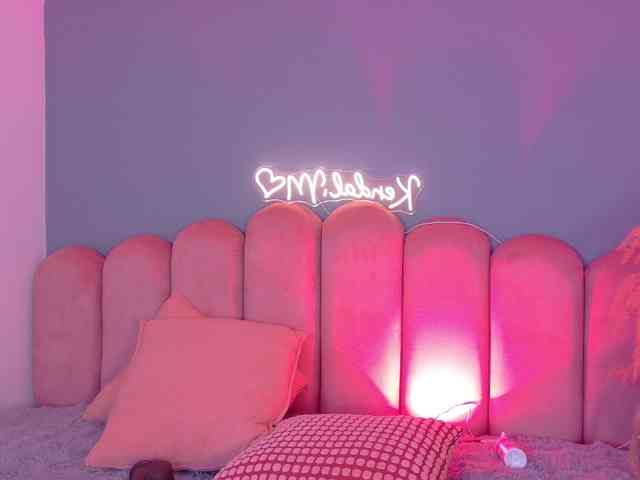 Kendalmiller webcam