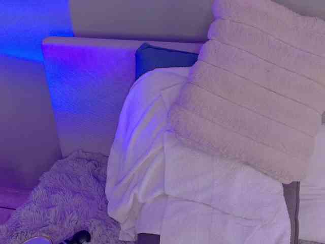 Kendalmiller webcam