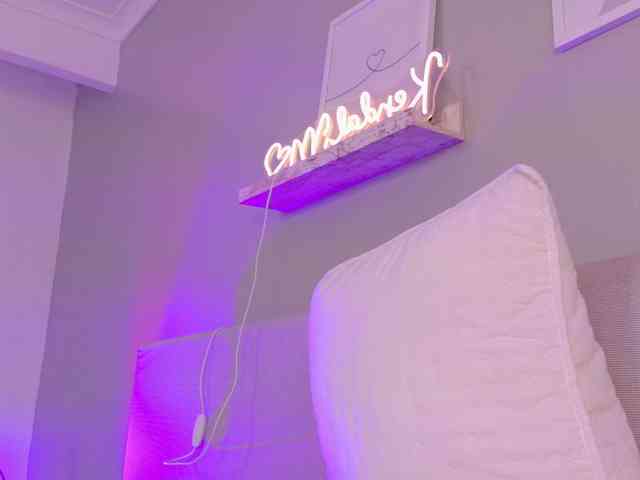 Kendalmiller webcam