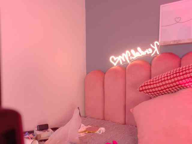Kendalmiller webcam