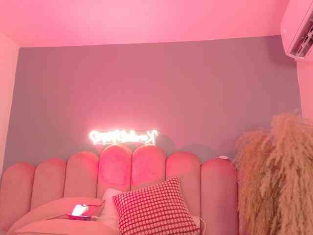 Kendalmiller webcam