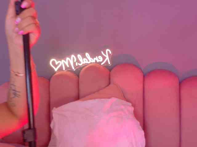 Kendalmiller webcam