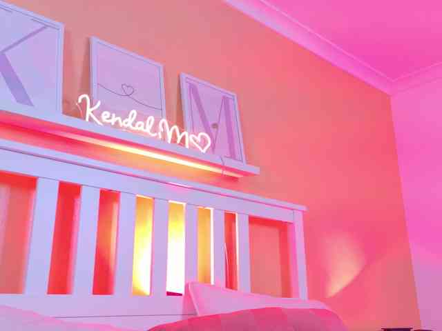 Kendalmiller webcam