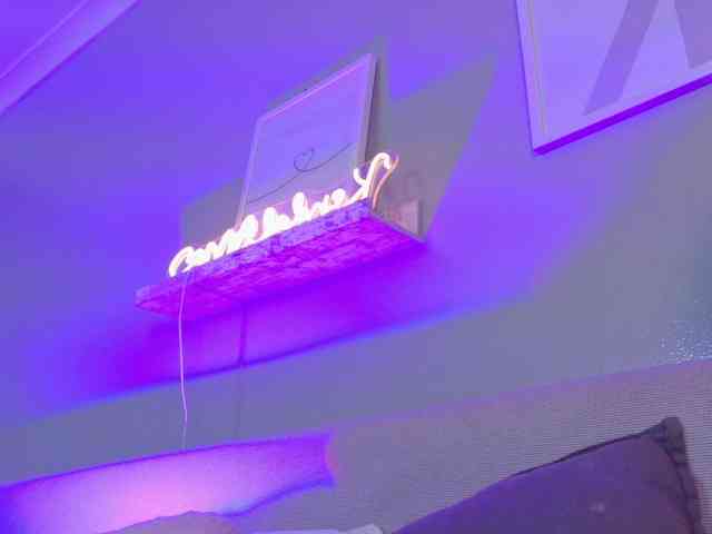 Kendalmiller webcam