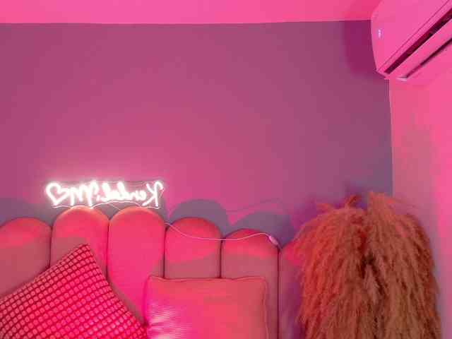 Kendalmiller webcam