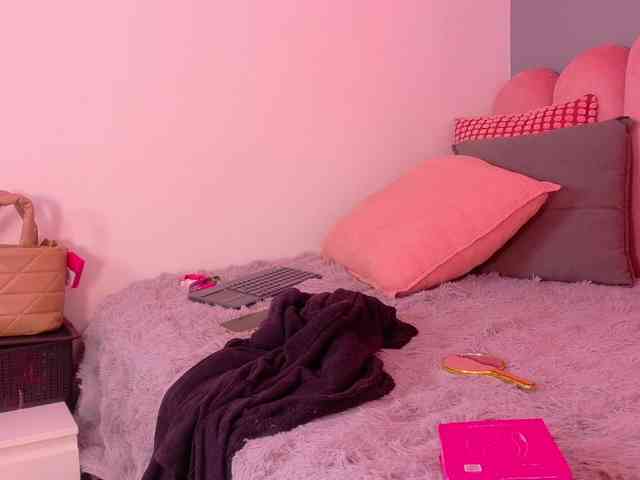 Kendalmiller webcam