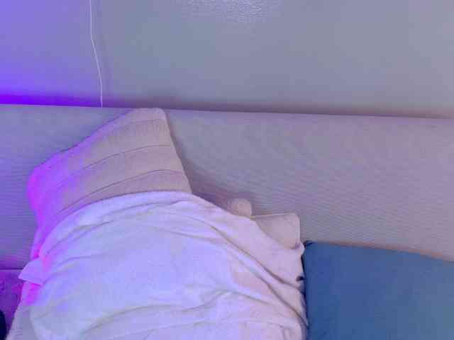 Kendalmiller webcam