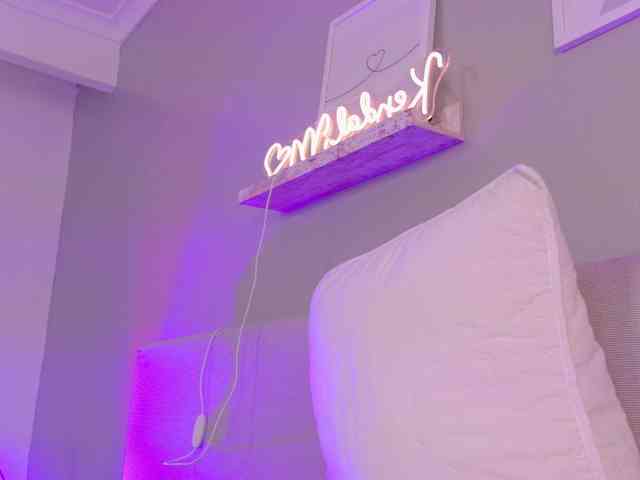 Kendalmiller webcam