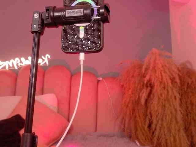 Kendalmiller webcam