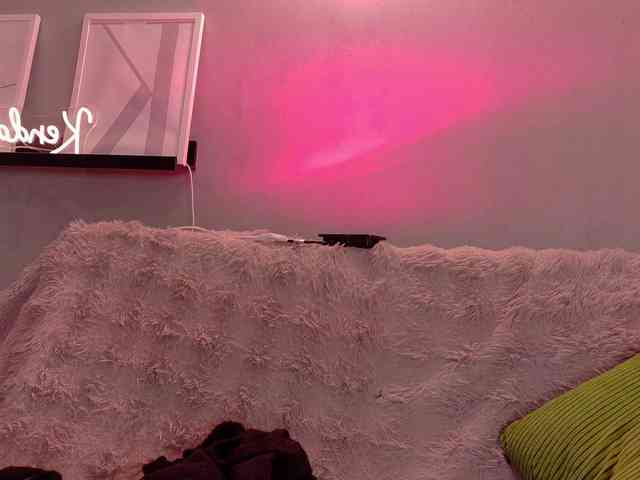 Kendalmiller webcam