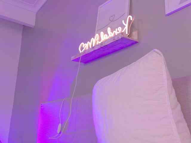 Kendalmiller webcam