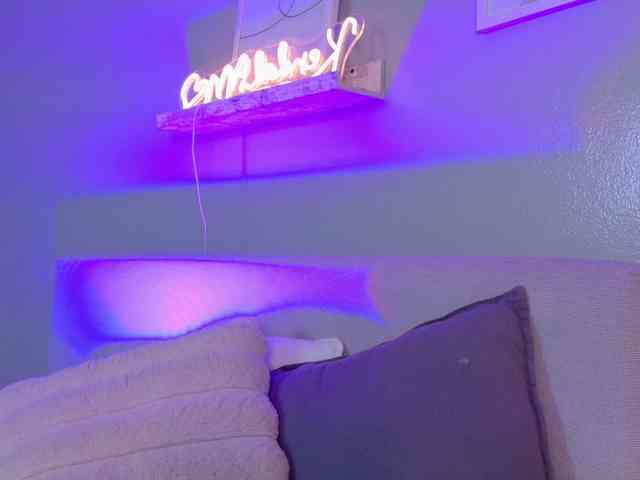 Kendalmiller webcam