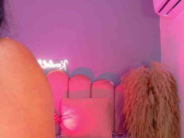 Kendalmiller webcam