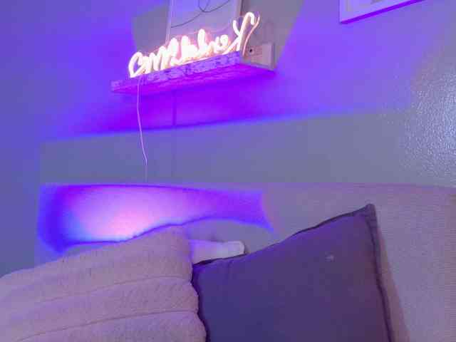 Kendalmiller webcam