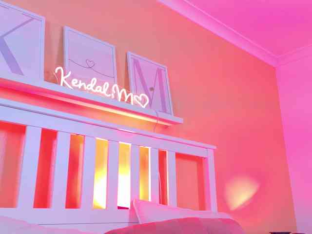 Kendalmiller webcam