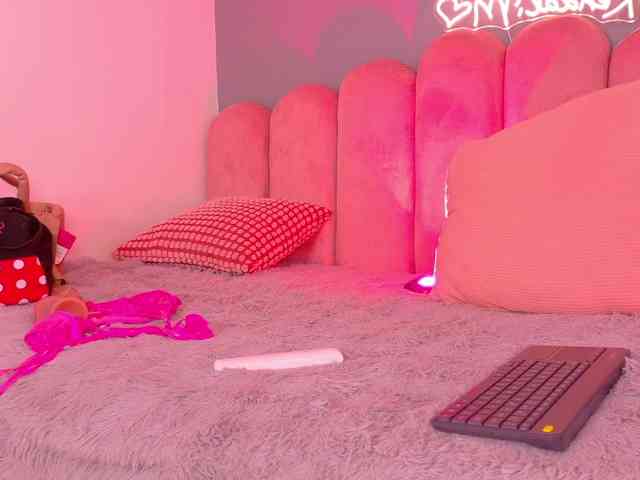Kendalmiller webcam