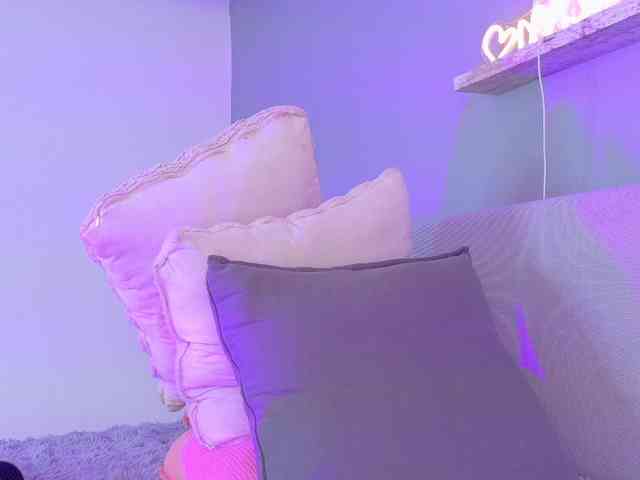 Kendalmiller webcam