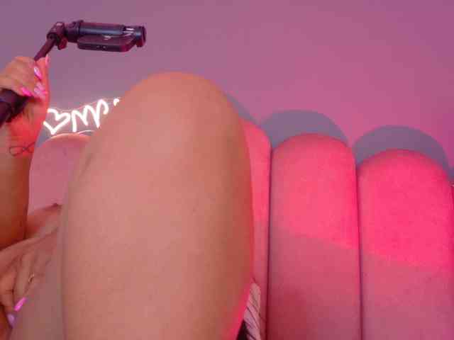 Kendalmiller webcam