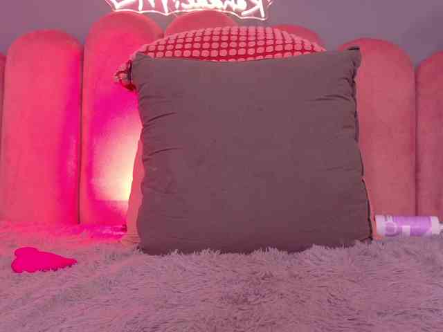Kendalmiller webcam