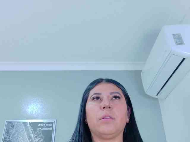 Kendalmiller webcam