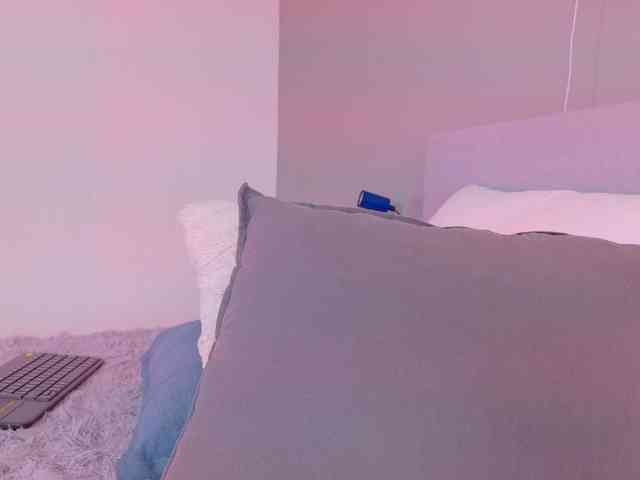 Kendalmiller webcam