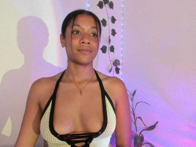 electrajones2 live cam on BongaCams