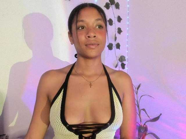 electrajones2 live cam on BongaCams