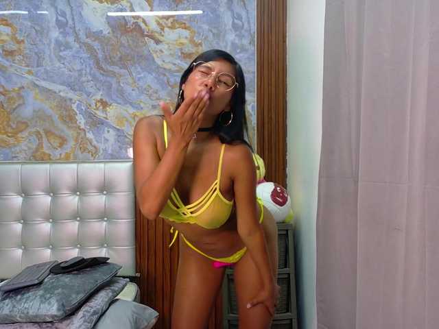 Mady29 live cam on BongaCams