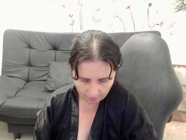 victoria-jones live cam on BongaCams