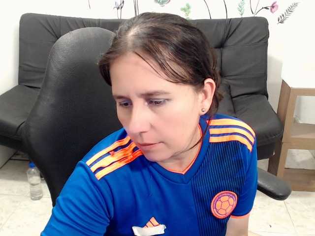 victoria-jones live cam on BongaCams