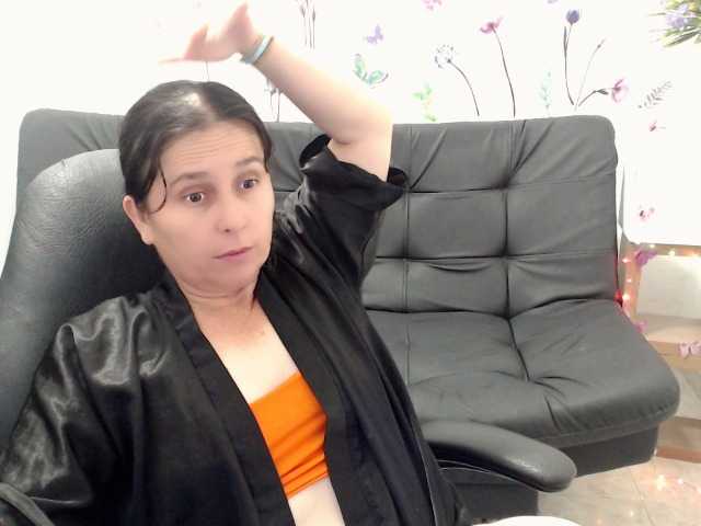 victoria-jones live cam on BongaCams