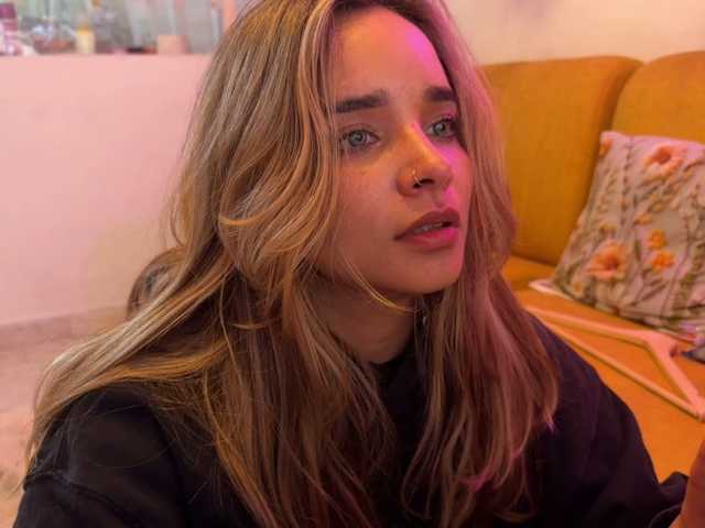 OliviaFox, en directo ahora en BongaCams