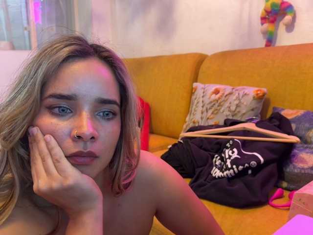 OliviaFox, en directo ahora en BongaCams