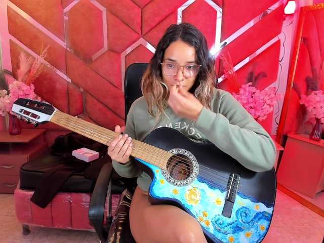 OliviaFox live cam on BongaCams