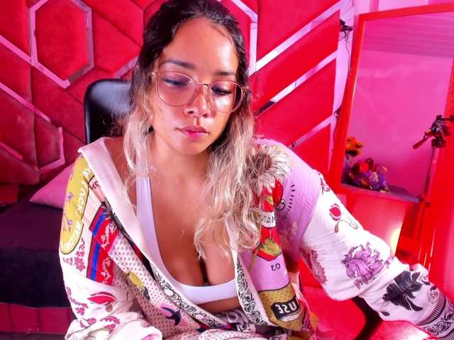 OliviaFox's BongaCams show and profile