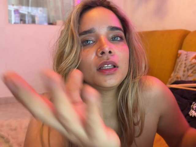 OliviaFox, en directo ahora en BongaCams