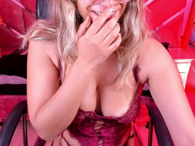 OliviaFox's BongaCams show and profile