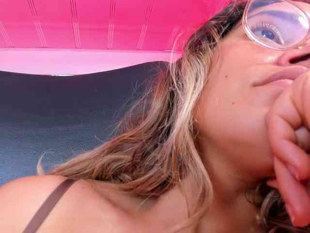 OliviaFox webcam