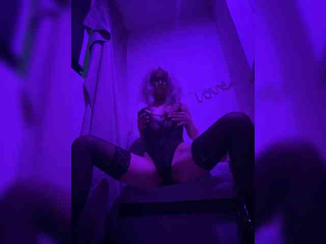 CassieSaunders webcam