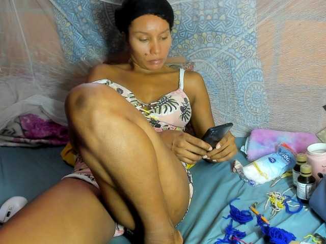 alia2424 live cam on BongaCams
