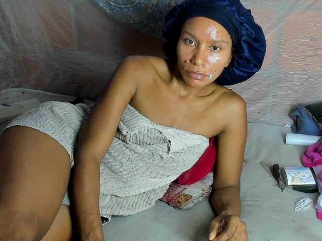 alia2424 live cam on BongaCams
