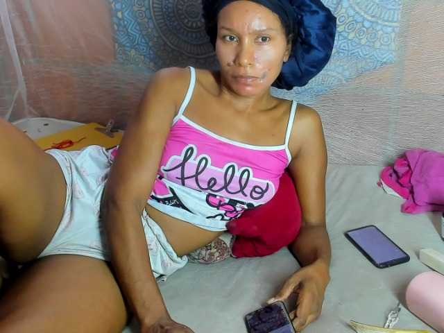 alia2424 live cam on BongaCams