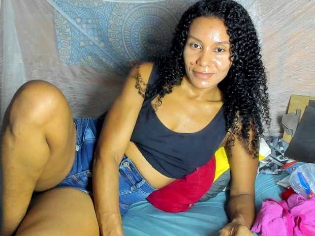 alia2424 live cam on BongaCams